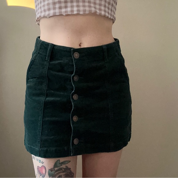 Green corduroy button up mini skirt - Picture 4 of 6